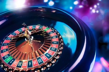 Slots category showing Aviator, Sweet Bonanza, Gates of Olympus, Fortune Tiger, and Mahjong Ways game tiles with RTP labels